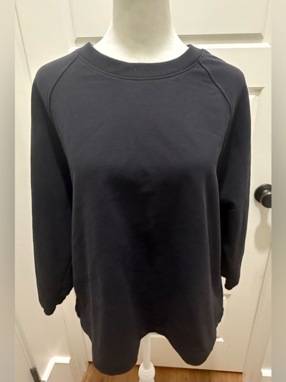 Athleta. Black Elastic Band Sleeve Sweatshirt. Size Medium.